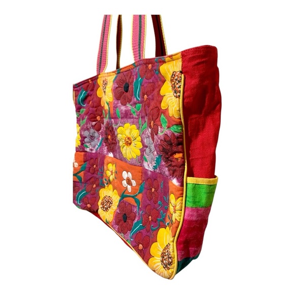 Sand & Sun (Sundance) Large Floral Tote Bag - Picture 2 of 5